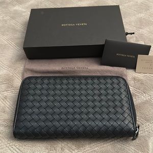 Bottega Veneta zip around wallet